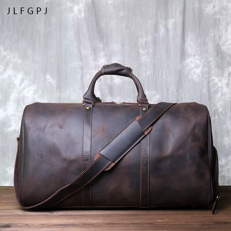 Stilren Weekendväska i Crazy Horse Läder – För Resor med Klass